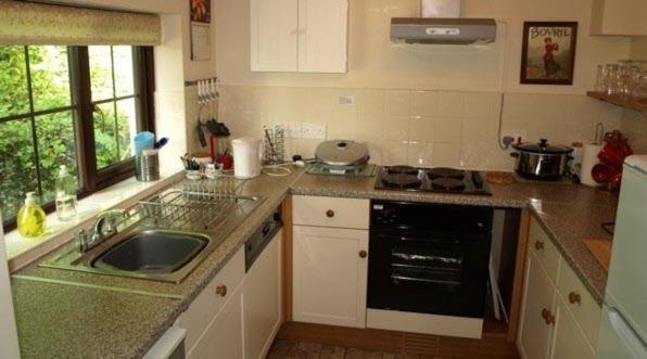 Kilsby Cottage Лланвртид-Уэлс Экстерьер фото